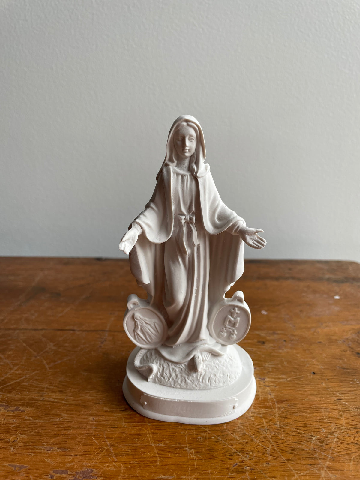 Nuestra Señora de la Medalla Milagrosa - con medallas
