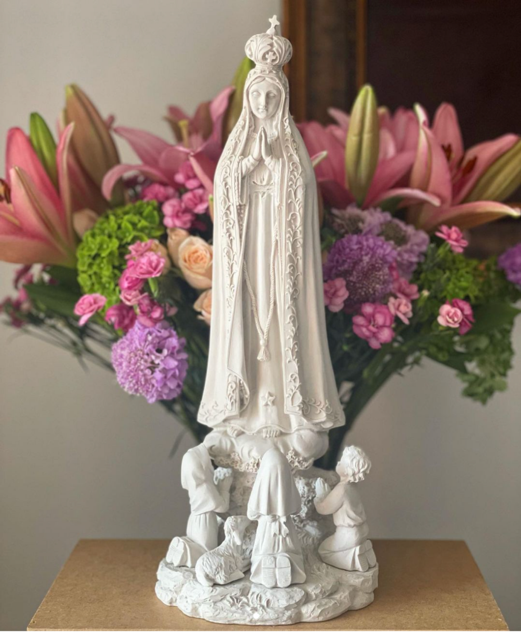 Nuestra Señora de Fátima con los Pastorcitos