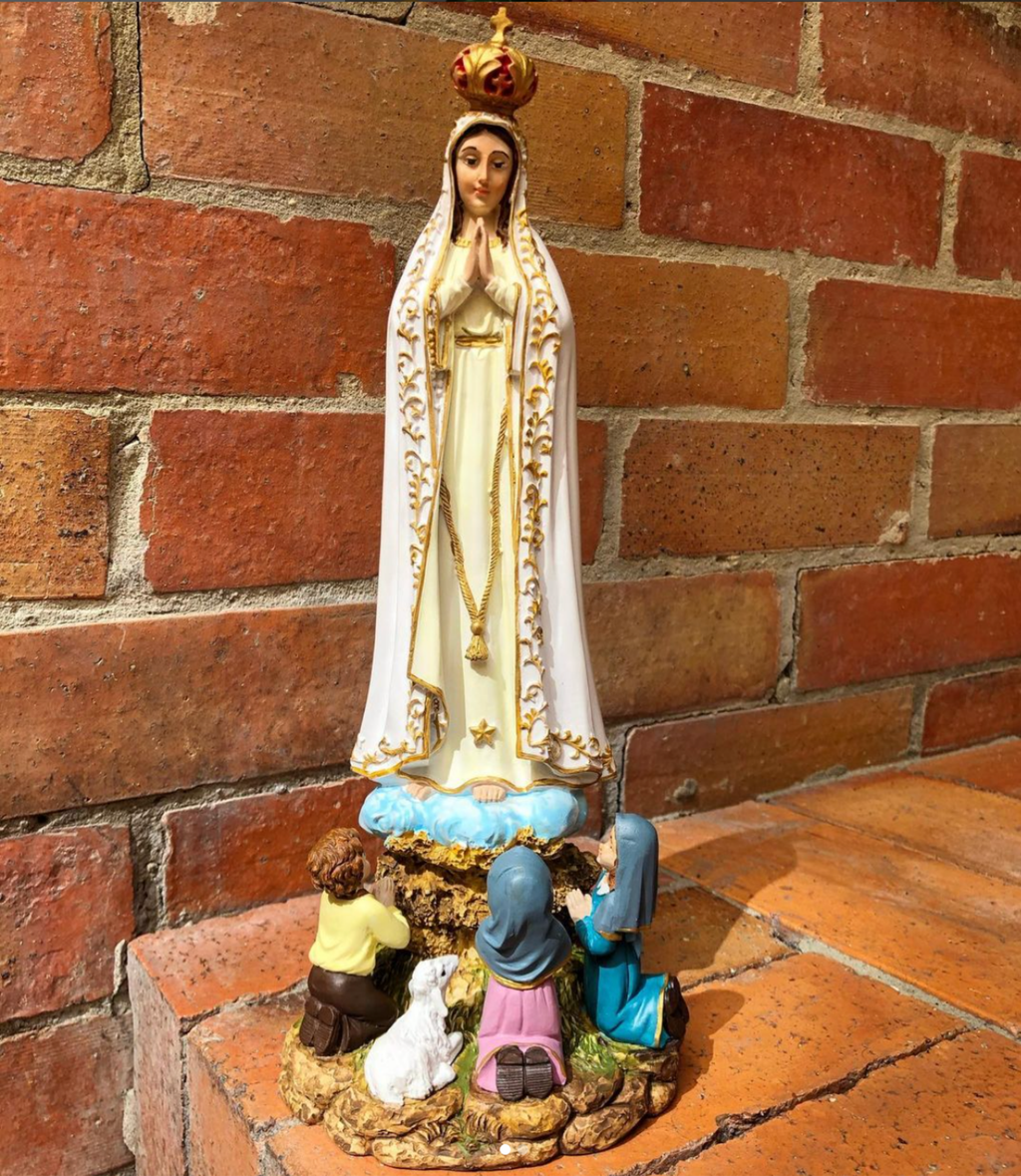 Nuestra Señora de Fátima con los Pastorcitos