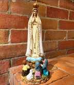 Nuestra Señora de Fátima con los Pastorcitos