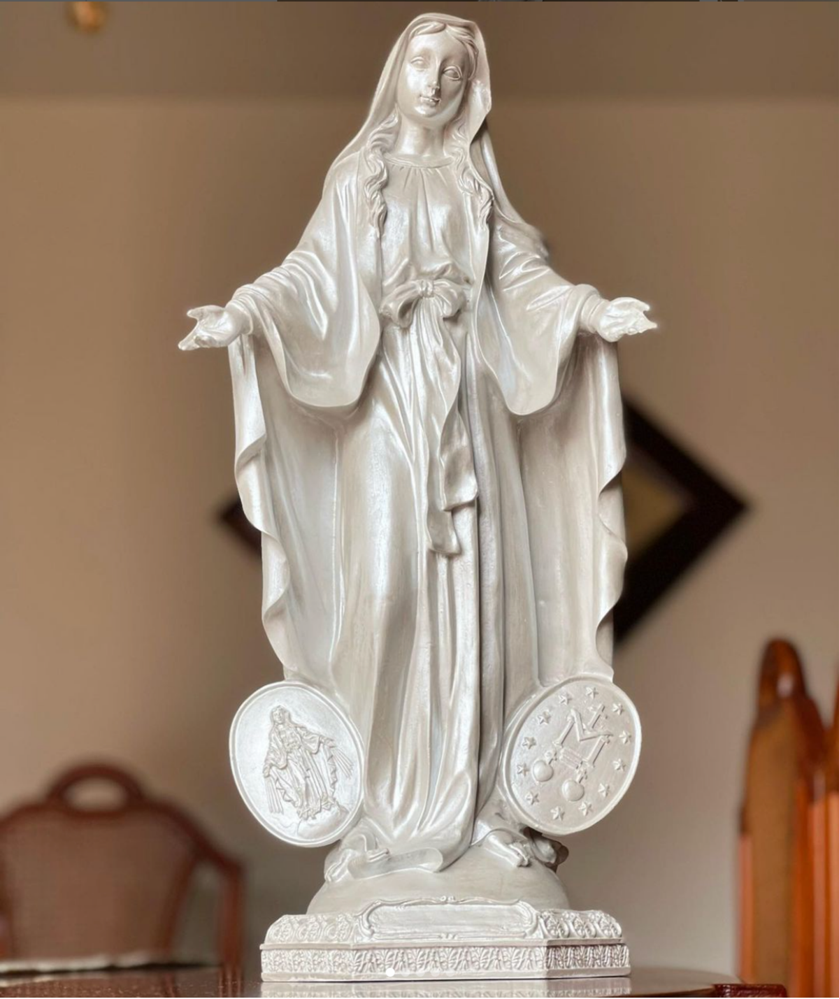 Nuestra Señora de la Medalla Milagrosa - con medallas