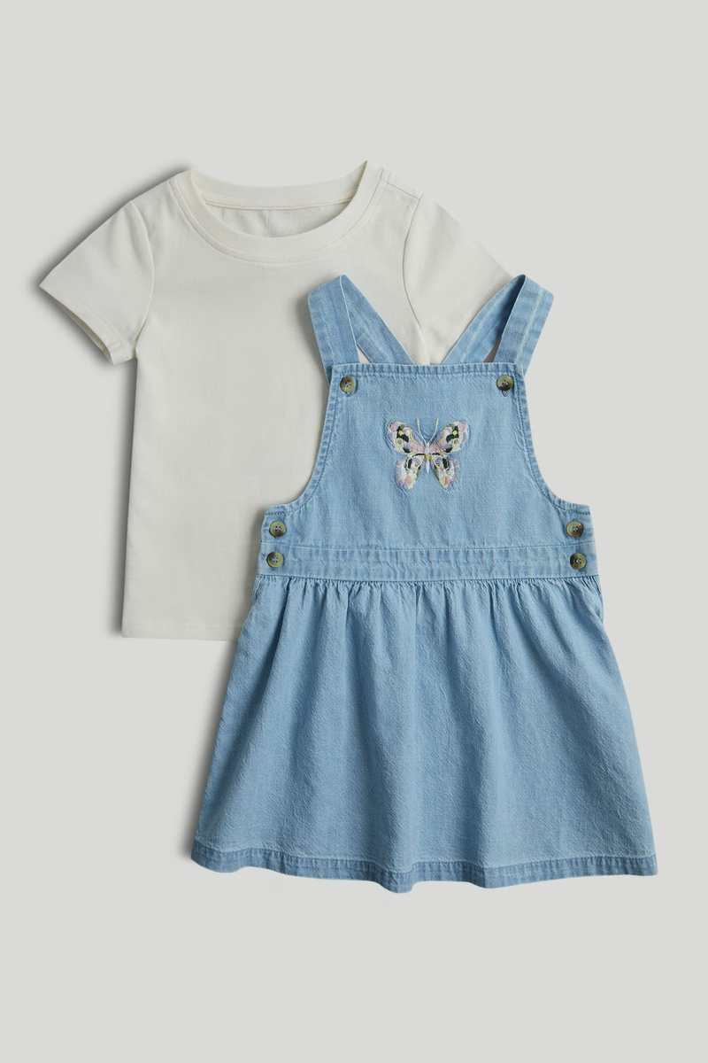 Vestido Jardinera de Jean con Camiseta
